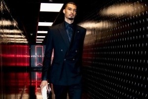 奥利尼克生日豪赠队服 马刺全员黑衣登场