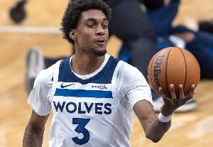 麦克丹尼尔斯半场高效建功 森林狼平掘金