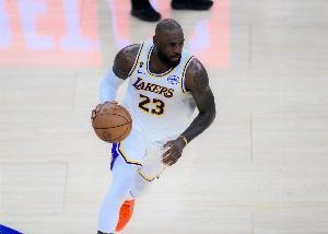 詹姆斯首节创纪录8助攻！季后赛历史新高