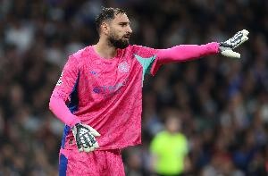 曼城惊险胜阿森纳，多纳鲁马赛后与球迷狂喜