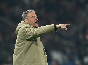 恩里克释疑：欧冠与法甲对巴黎同等关键