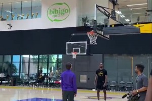 完全打出自信！肯纳德训练中连续进，甚至还有Logo shot