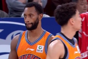 🏀上海大胜辽宁豪取22连胜！弗格32+7 李添荣18分 莱迪24+13