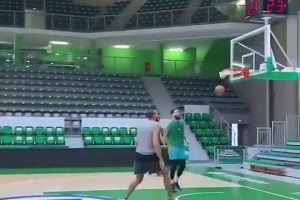 法国DPOY的传承！16岁的文班训练中已经随便单吃戈贝尔