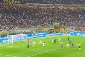 一扫之前阴霾！实拍：巴雷拉爆射破门引爆梅阿查🔥