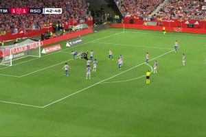 皇社再次领先！穆索出击撞倒格德斯送点，奥亚萨瓦尔点射破门