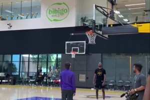 直击湖人G2训练！肯纳德手感依旧火热🔥