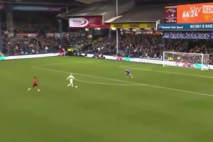 国外球迷：切尔西买加纳乔的时候没看过这个视频吗？🤣