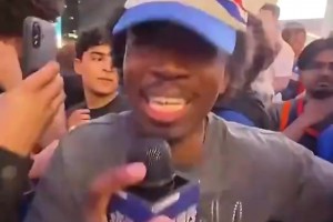 今天输球了！尼克斯球迷G1结束后，还大喊下一轮要打绿军🙊