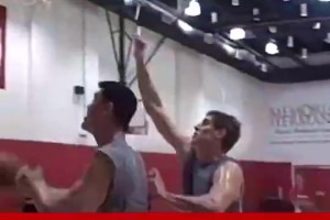 杨毅此前：姚明最喜欢打戈贝尔这样的 艾顿来就是白给😂😂