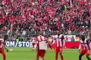 😂依旧如父如子！热身时被凯恩穿裆后“娇羞”的奥利塞！