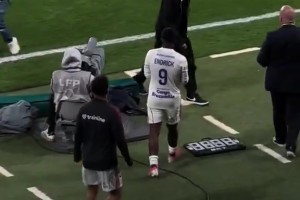 现场球迷：恩里克无视了恩德里克的握手😡