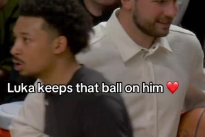 因伤缺席的东契奇赛前为湖人球员加油打气！！