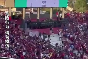 狂野！巴拉圭国家德比，球迷与警察冲突比赛直接取消！