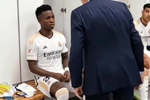 老佛爷冲进更衣室对着姆巴佩维尼和贝林大发雷霆，外网AI真会玩