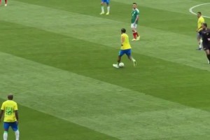 五星巴西！46岁小罗直塞助攻，44岁阿德里亚诺反越位单刀破门