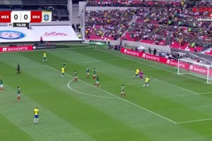 [集锦]友谊赛-小罗助攻阿德&卡卡个人秀 巴西传奇队2-3墨西哥传奇队