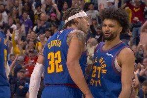 今日五佳球-约基奇罕见隔扣戈贝尔 穆雷后场压哨神来之笔