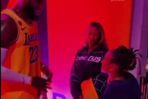 老夫聊发少年狂！今天再现季后赛全力詹，高效拿下准三双...