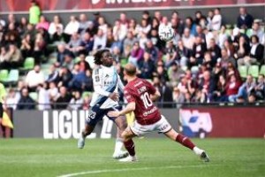 法甲-戈里破门奥塔维奥建功 巴黎FC客场3-1梅斯