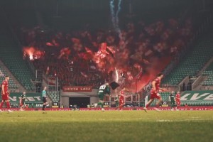 😲气吞万里！名场面：这样的死忠看台你见过吗？