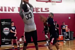 哥几个都太了解了！青涩的布朗在美国男篮的队内单挑！