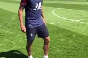 完美无瑕！来看内马尔巴黎时期的任意球训练！