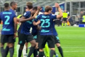 撒丁岛小伙❤！实拍：巴雷拉攻破老东家球门后第一时间举双手致歉